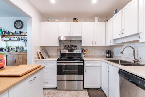 204-15130 Roper Avenue  White Rock, BC V4B 2E7