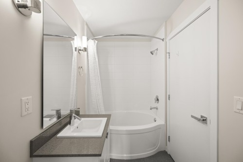 210-2242 Whatcom Road, Abbotsford, BC 