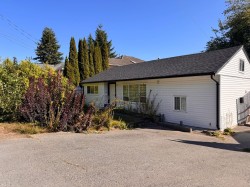 10852 140 Street  Surrey, BC V3R 3G2