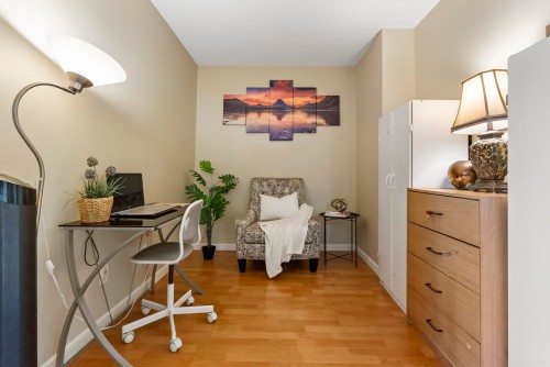 304-10523 University Drive, Surrey, BC 