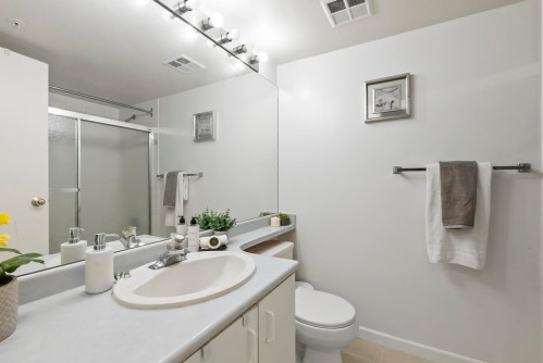 304-10523 University Drive, Surrey, BC 