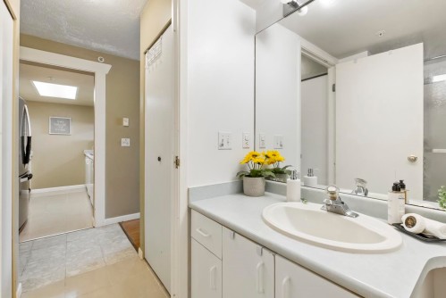 304-10523 University Drive, Surrey, BC 