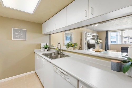 304-10523 University Drive, Surrey, BC 