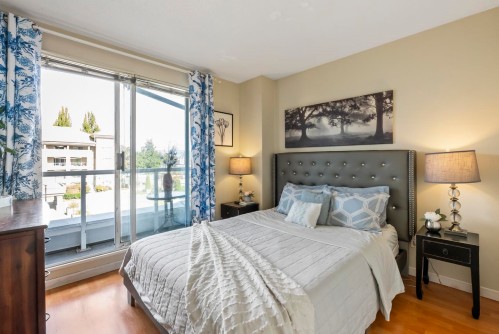 304-10523 University Drive, Surrey, BC 