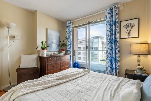 304-10523 University Drive, Surrey, BC 