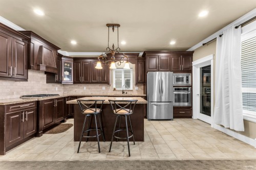 5865 131A Street, Surrey, BC 