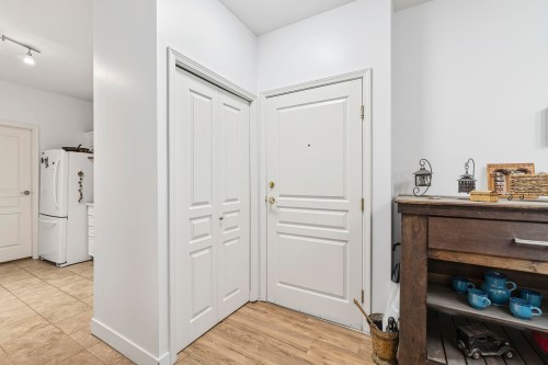 207-10320 156 Street, Surrey, BC 