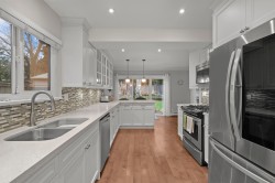 13507 15 Avenue  Surrey, BC V4A 5H4