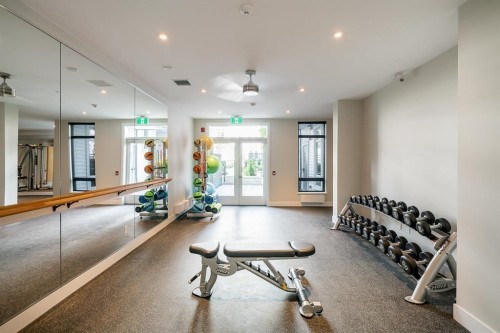 404-13929 105 Boulevard, Surrey, BC 