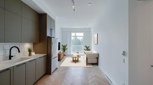 404-13929 105 Boulevard, Surrey, BC 