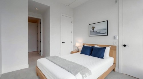 404-13929 105 Boulevard, Surrey, BC 