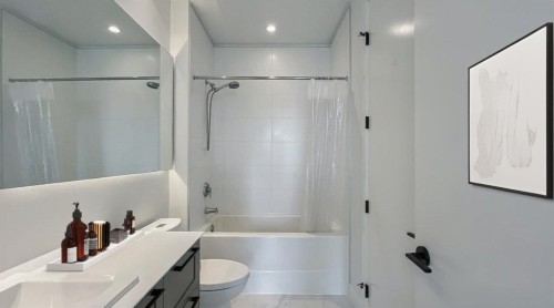 404-13929 105 Boulevard, Surrey, BC 