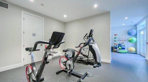 404-13929 105 Boulevard, Surrey, BC 