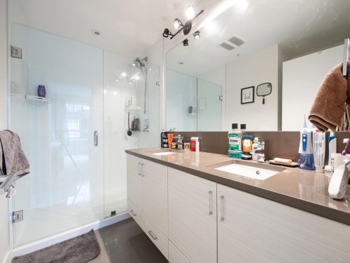 205-13919 Fraser Highway, Surrey, BC 