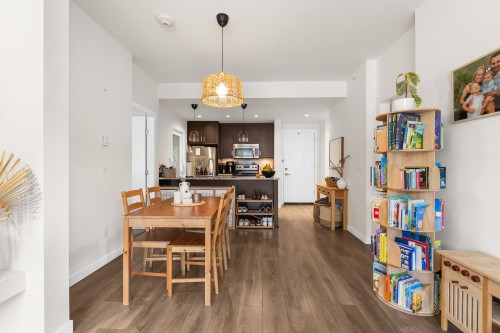 406-2242 Whatcom Road, Abbotsford, BC 