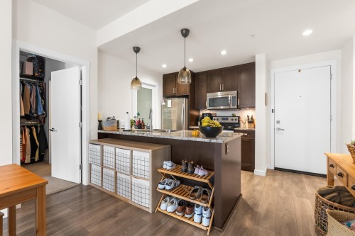 406-2242 Whatcom Road, Abbotsford, BC 