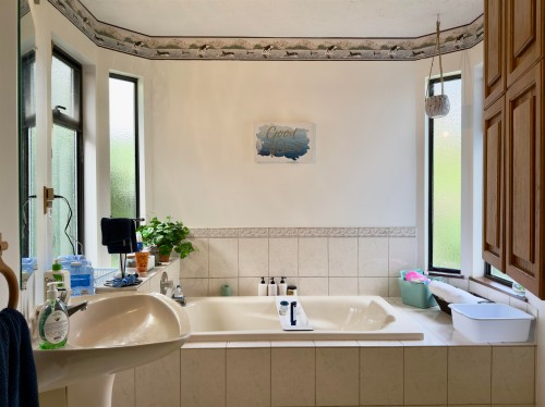 1352 Oxford Street, White Rock, BC 