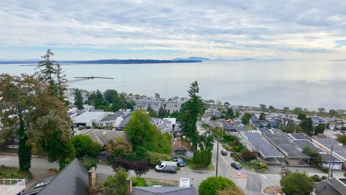 1352 Oxford Street, White Rock, BC 