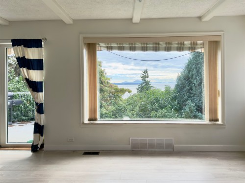 1352 Oxford Street, White Rock, BC 