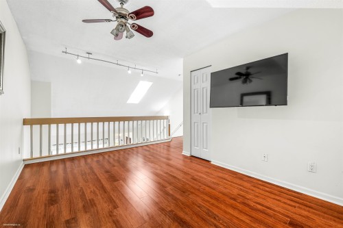 222-7837 120A Street, Surrey, BC 