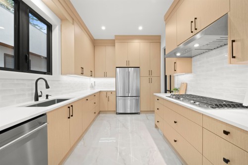 15420 27A Avenue, Surrey, BC 