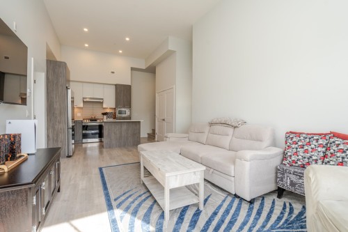 207-3317 148 Street, Surrey, BC 