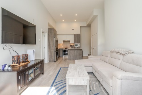 207-3317 148 Street, Surrey, BC 