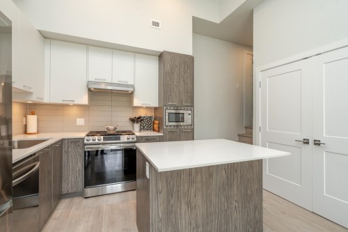 207-3317 148 Street, Surrey, BC 