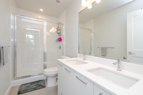 207-3317 148 Street, Surrey, BC 