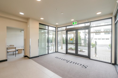 207-3317 148 Street, Surrey, BC 