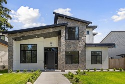 9112 156 Street  Surrey, BC V3R 5Y8