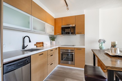 1705-10777 University Drive, Surrey, BC 