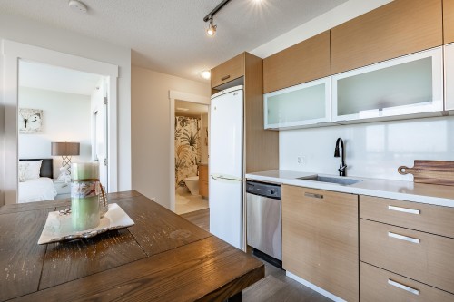 1705-10777 University Drive, Surrey, BC 