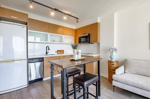 1705-10777 University Drive, Surrey, BC 