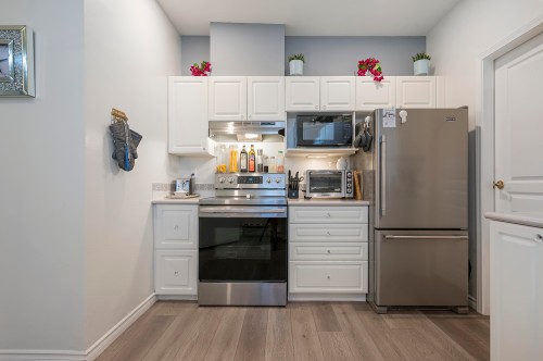 208-10320 156 Street, Surrey, BC 