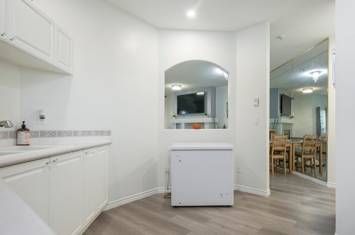 208-10320 156 Street, Surrey, BC 