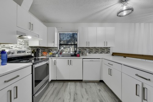 203-7064 133B Street, Surrey, BC 