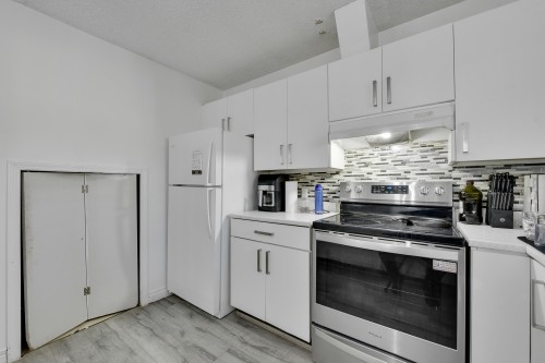 203-7064 133B Street, Surrey, BC 