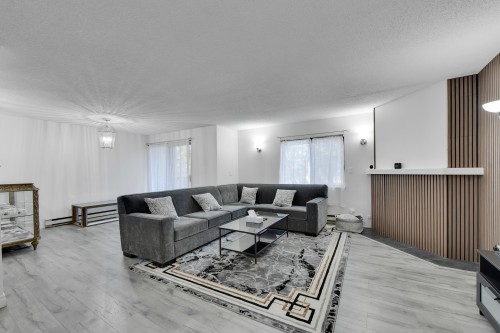 203-7064 133B Street, Surrey, BC 