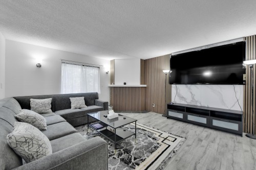 203-7064 133B Street, Surrey, BC 