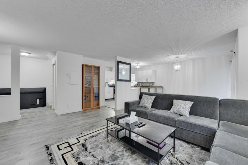 203-7064 133B Street, Surrey, BC 