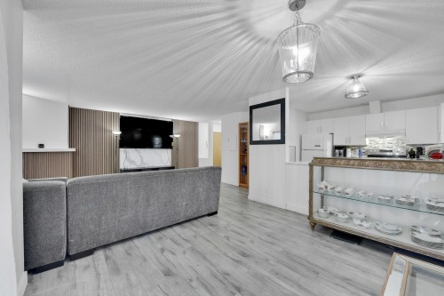 203-7064 133B Street, Surrey, BC 