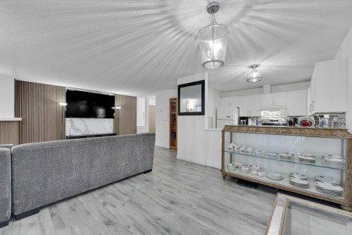 203-7064 133B Street, Surrey, BC 