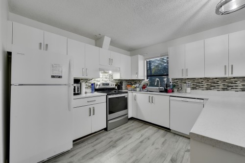 203-7064 133B Street, Surrey, BC 