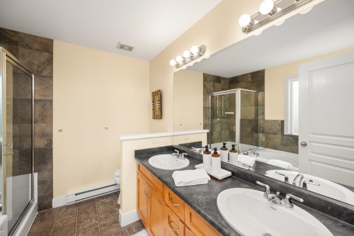 6085 165A Street, Surrey, BC 