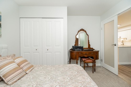 212-15991 Thrift Avenue, White Rock, BC 