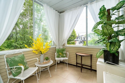 212-15991 Thrift Avenue, White Rock, BC 