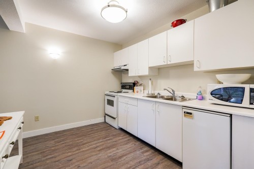 212-15991 Thrift Avenue, White Rock, BC 