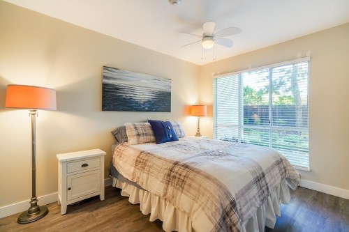 212-15991 Thrift Avenue, White Rock, BC 