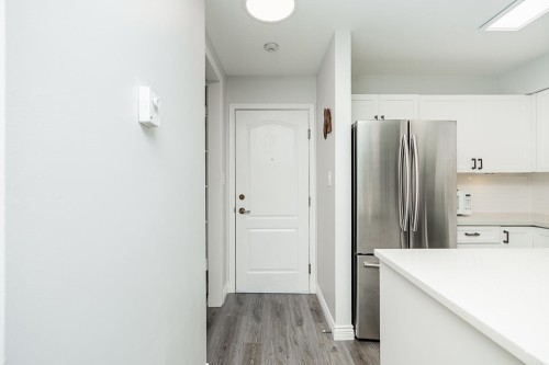 212-15991 Thrift Avenue, White Rock, BC 